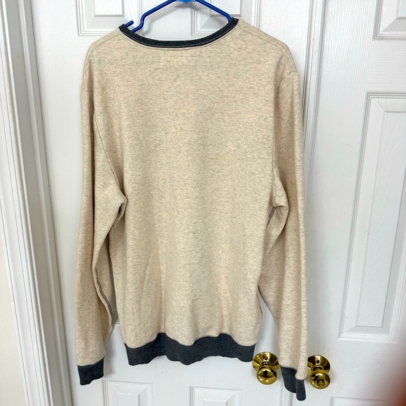 Levi’s Sweatshirt. - Picture 2 of 3